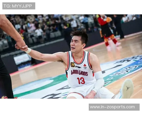 郭艾伦半场表现出色8投4中斩获10分3篮板1助攻压哨三分惊艳全场